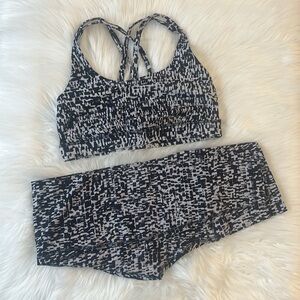 Lululemon Athletica Black and Gray Leggings Sleek Design